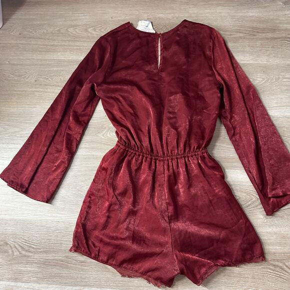 California Moonrise wine red satin bell sleeve romper plunging v neckline Medium - Picture 4 of 7